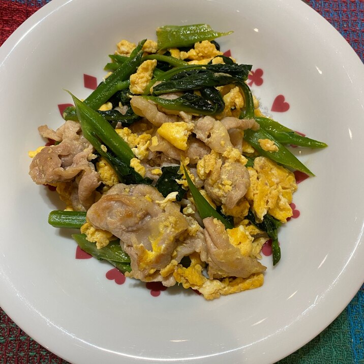 簡単☆豚肉とつるむらさきの玉子炒め